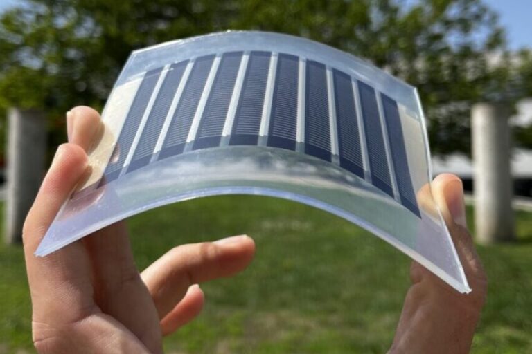 Flexible photovoltaic module